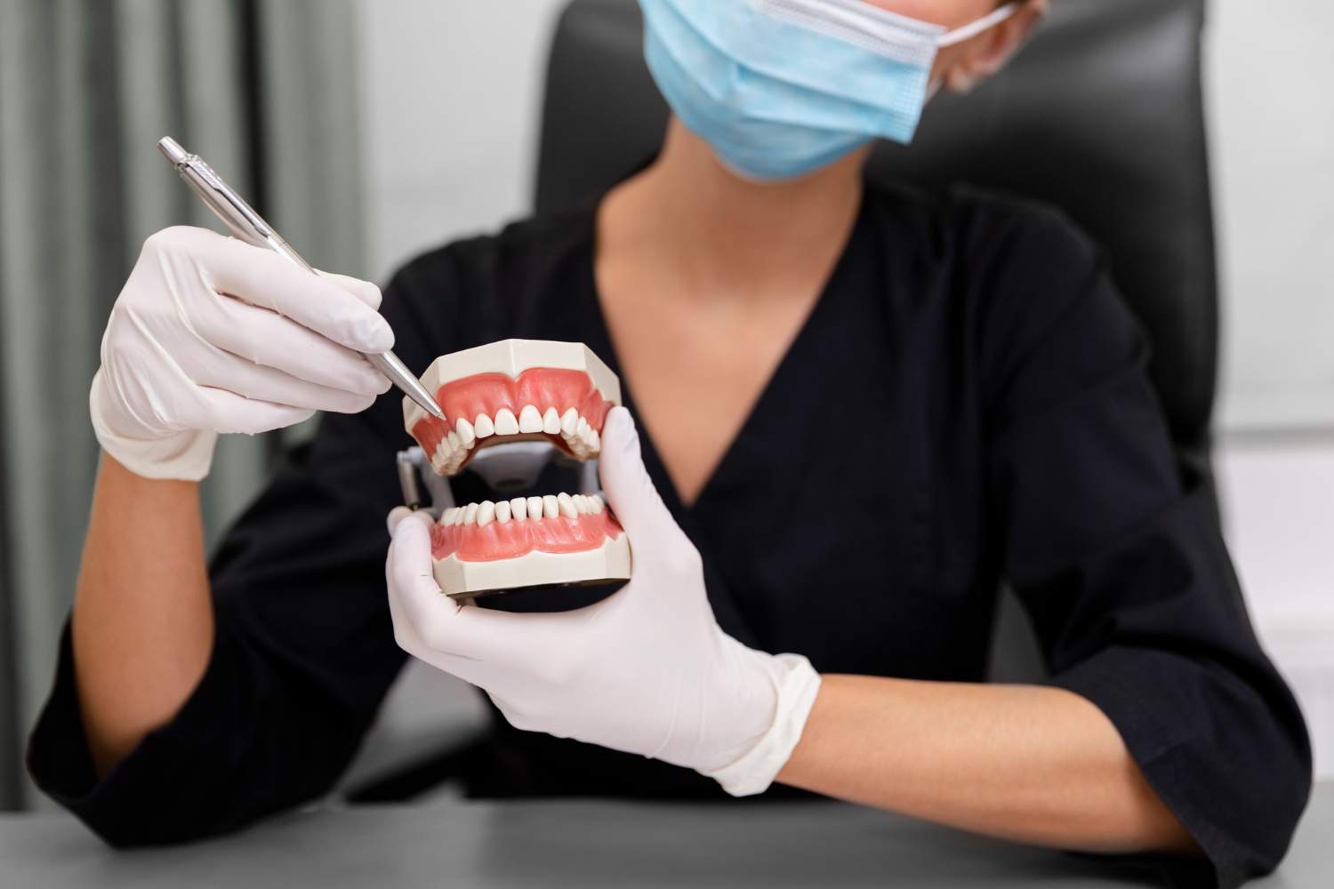 ¿Cuánto dura un implante dental? Mantenimiento y cuidados a largo plazo