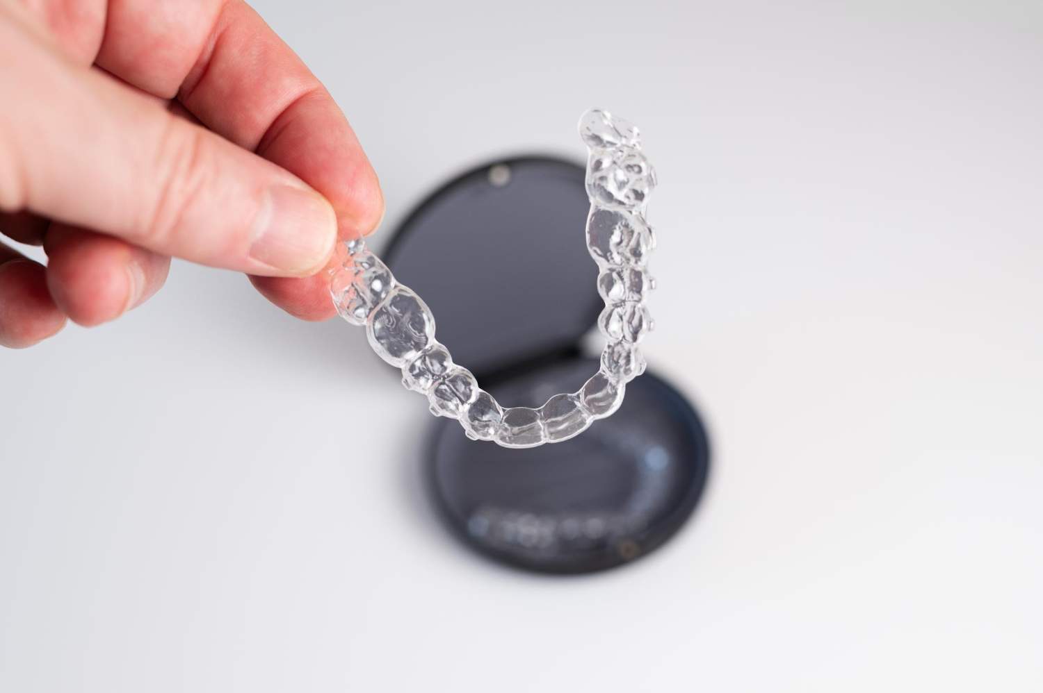 ¿Cuánto dura un tratamiento Invisalign y de qué depende?
